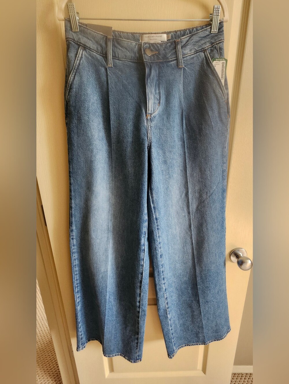 CONTEMPORAINE by Simons Pleated Wide Leg Women's Jeans. Size 28-30.